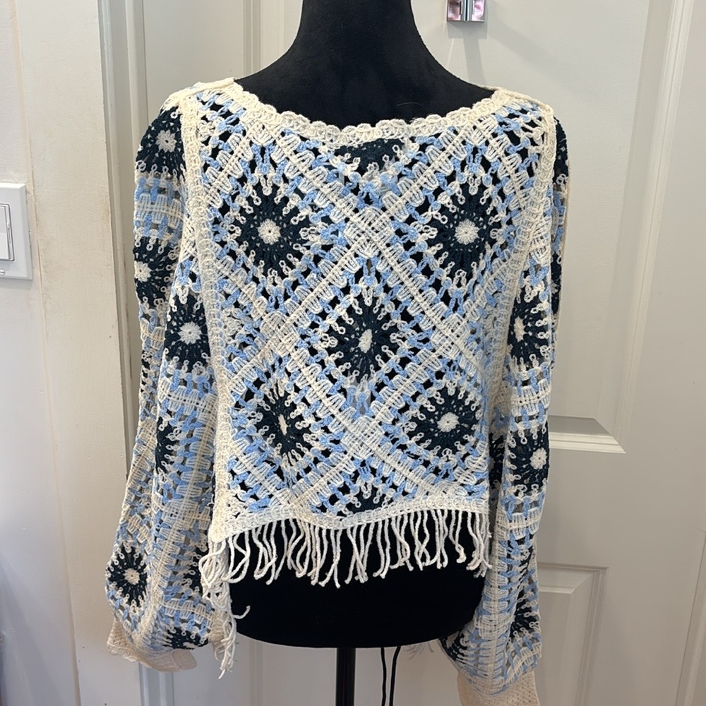 NWT House of Harlow 1960 Cream and Blue Geometric Shrug - OS - Picture 2 of 9
